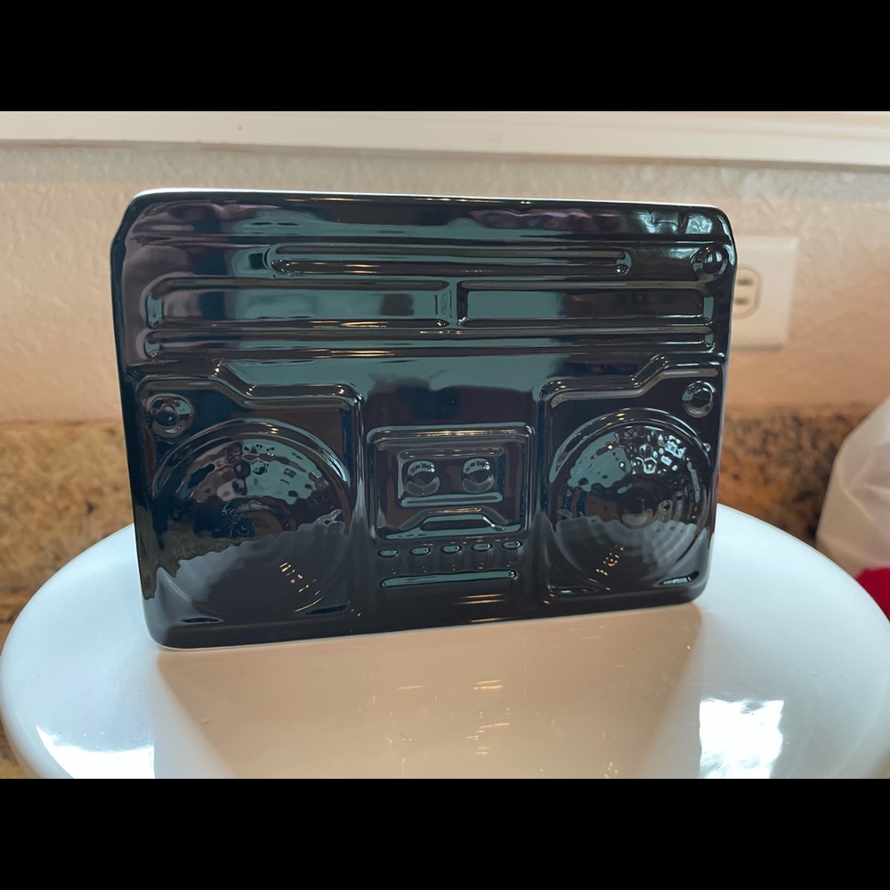Boom box planter